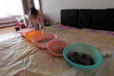 淮滨楼上漏水，住户失联，小区没物管，业主维权难！律师来支招……